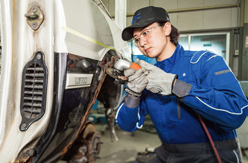 車体整備工学科 漣 瑠華さん 秀岳館高等学校出身(熊本県)