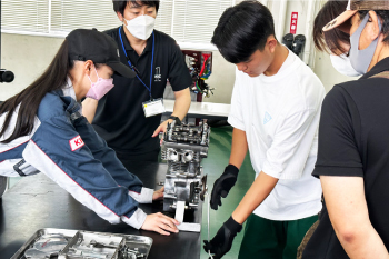 自動車整備の学びを実際に体感できる久留米自動車工科大学校のオープンキャンパス